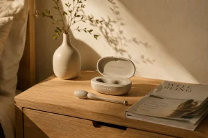 Dispozitiv de pelvic fitness integrat într-un decor minimalist.